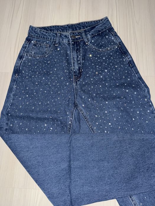 Дънки с камъчета.