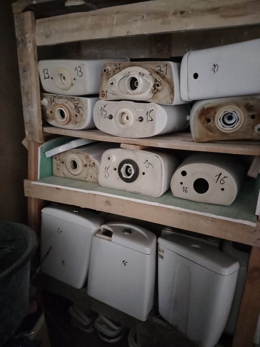 Продам  бачок  для  унитаза