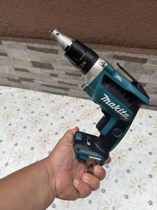 Акумулаторен безчетков винтоверт за гипсокартон Makita DFS452 18V