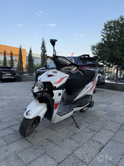 Скутер Kawasaki 150 кубов