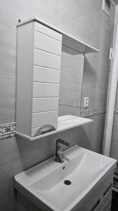 Раковина с зеркалом