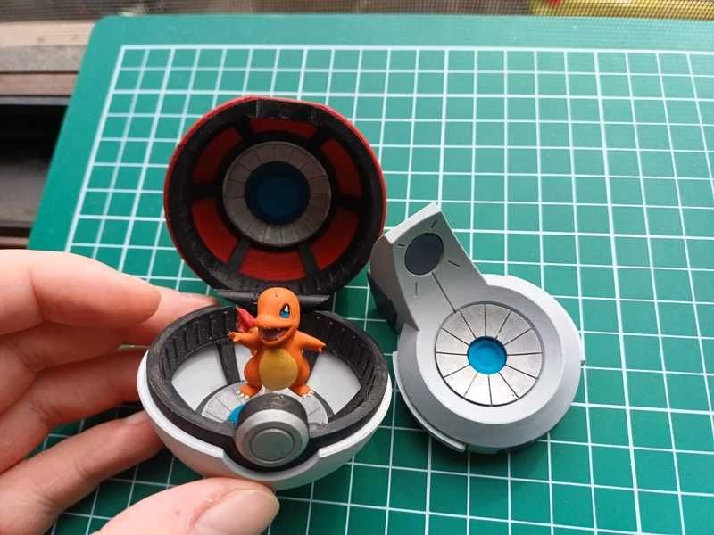 Pokeball Display with Charmander Figure + Stand & Showcase Case