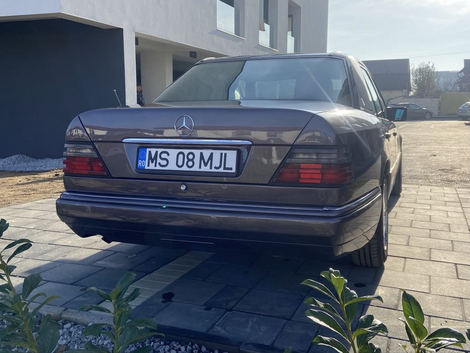 Mercedes-Benz W124
