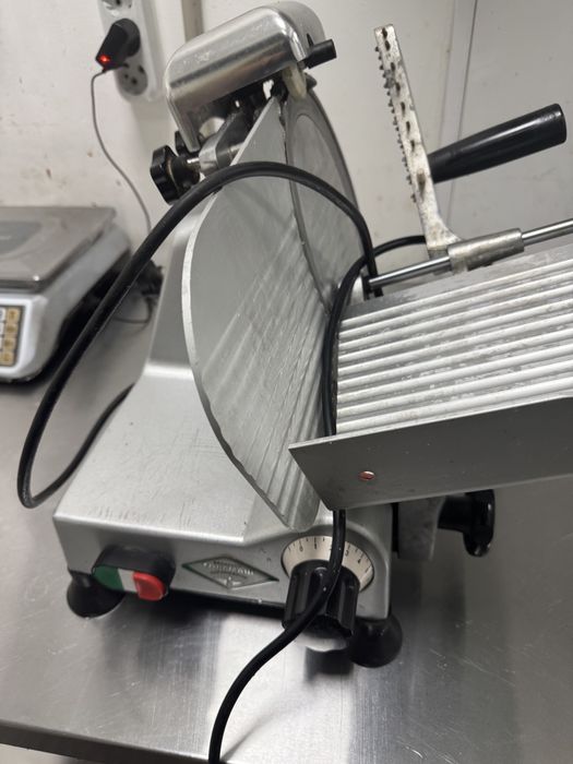 Продам слайсер / ломтерезка производственная