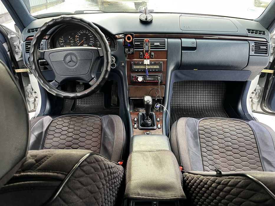 Продам а/м мерседес w 210 е 200