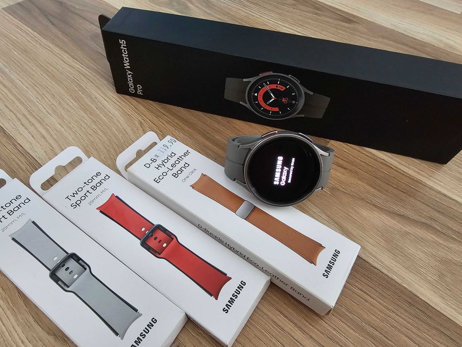 Продавам: Galaxy Watch 5 Pro LTE с допълнителни оригинални каишки