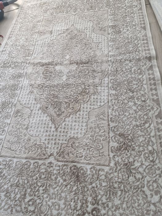 Продам ковёр 1.5 ×2.30