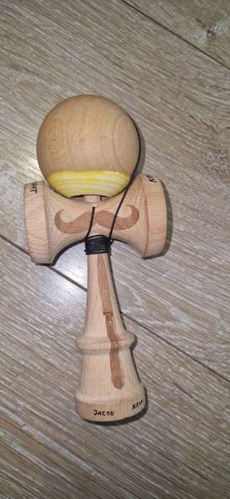 Kendama Jacob acrobat mod semnată de xremus si vasiu +antistres ceapa ...