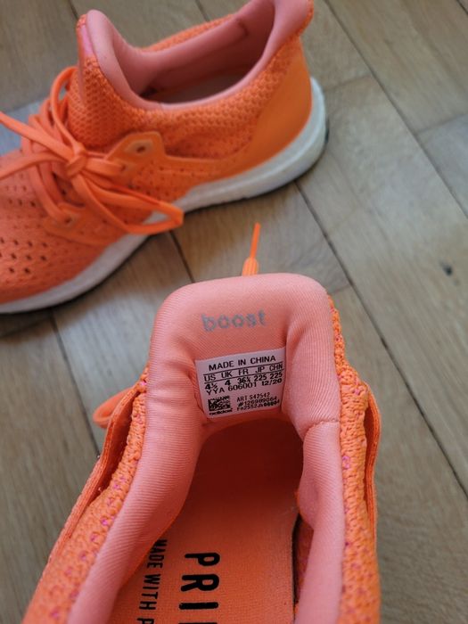 Vând adidași marca Adidas Boost