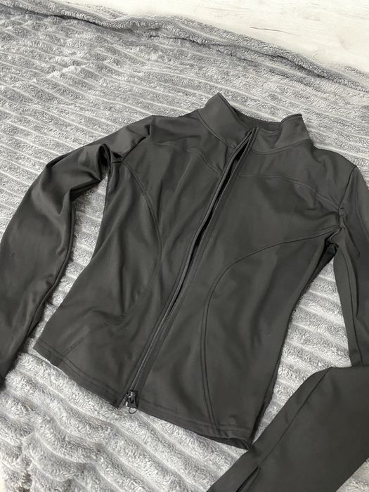 Рашгард черный 42 размер  в отличном состояний,отлично