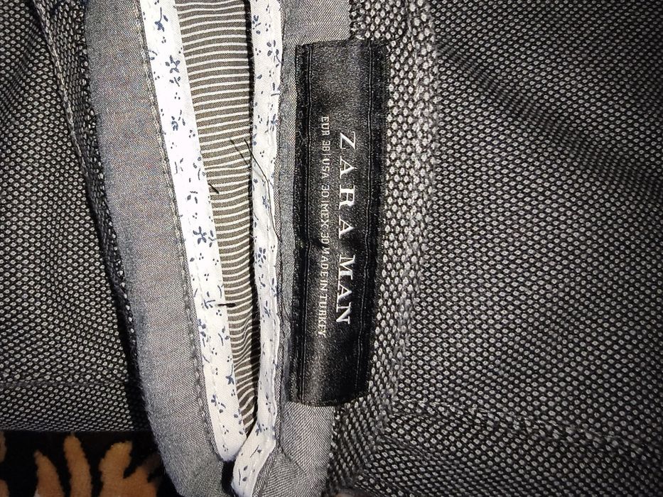 Vând pantaloni pentru bărbați/băieți din zara