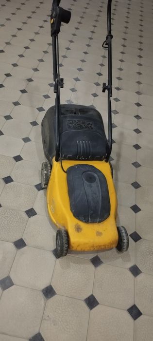 Продаётся газона косилка