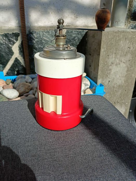 Мелничка с вендуза за закрепване