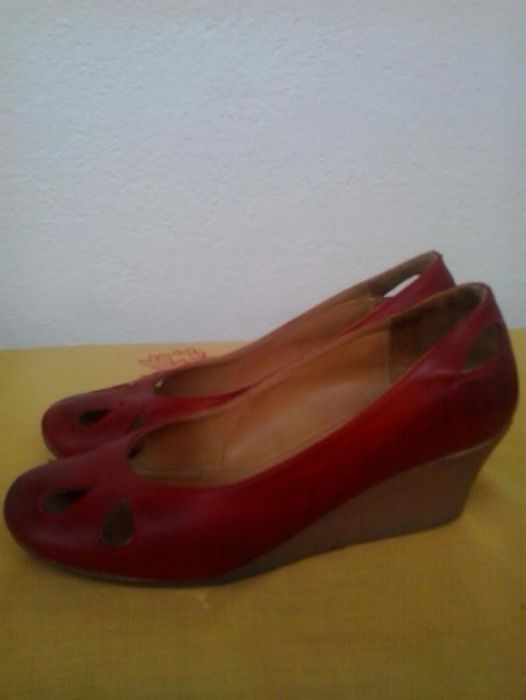 pantofi rosii piele