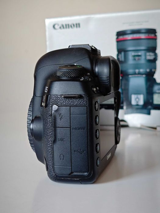 Vand body Canon EOS 5D Mark IV - stare excelenta - full box