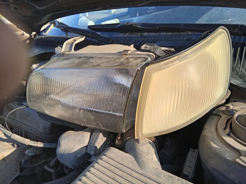 Продам фары Карина е пара