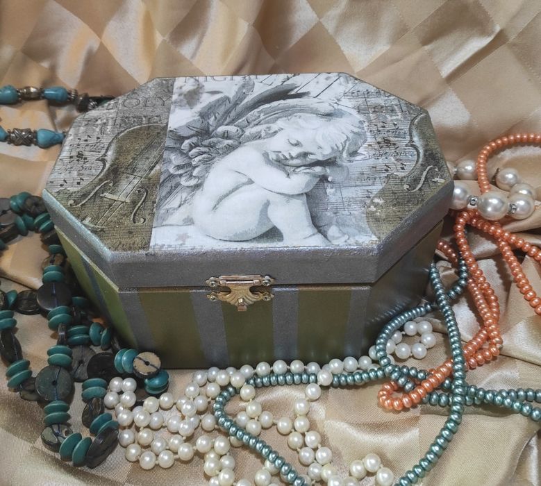 Кутия за спомени и бижута