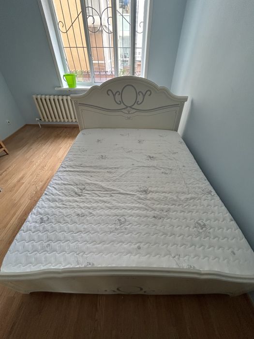 Продам спальный гарнитур