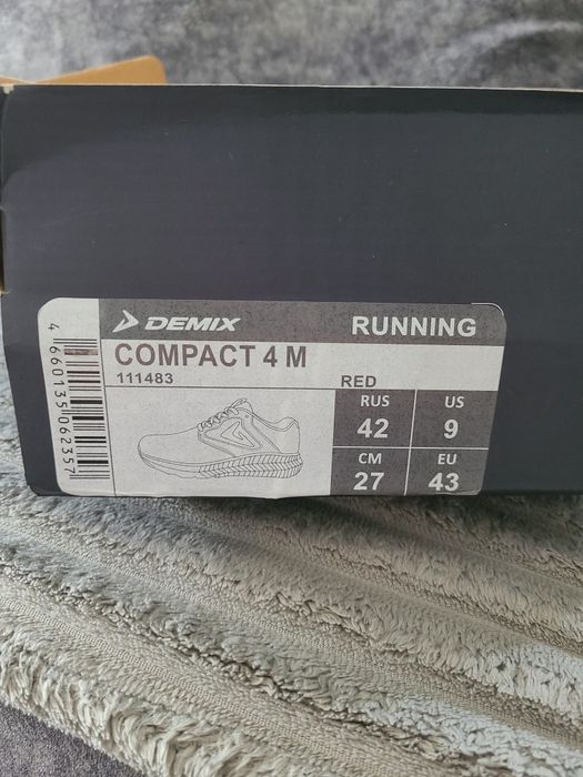 Кросовки Демикс 42 размер новые
