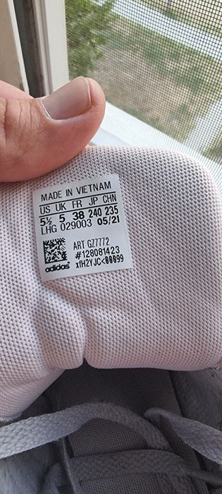 Маратонки ADIDAS номер 38 като нови.