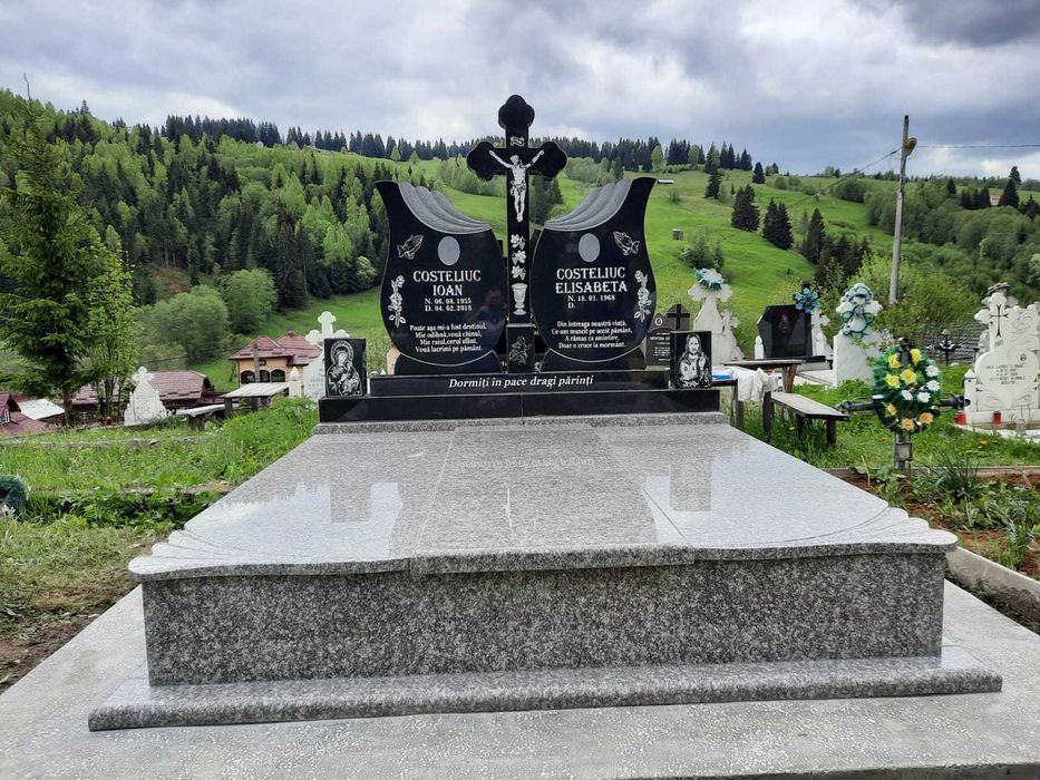 Monumente din granit