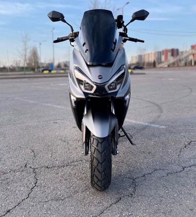 Продам новый скутер 17