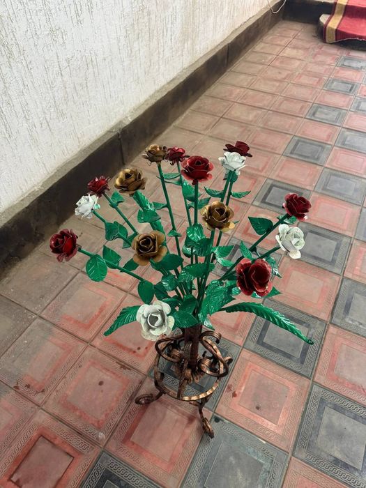 Железные розы кованые
