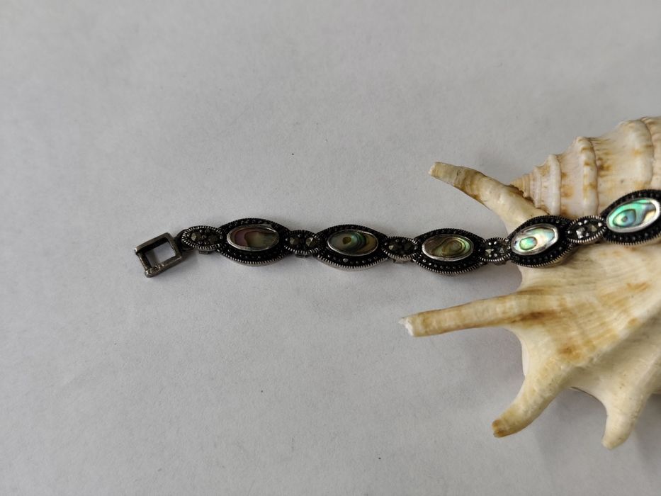 Сребърна гривна с кралски седеф