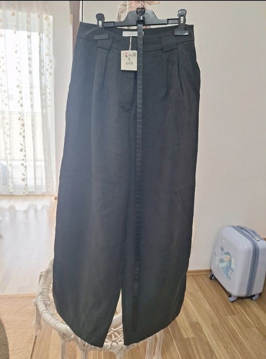 Pantaloni Reserved frumoși tare