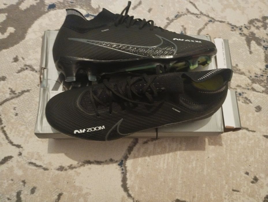 Футбольные бутсы