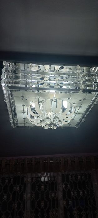 Люстра рабочая в хорошем состоНии