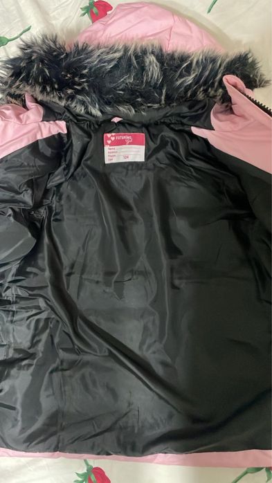 Продам куртку на девочку