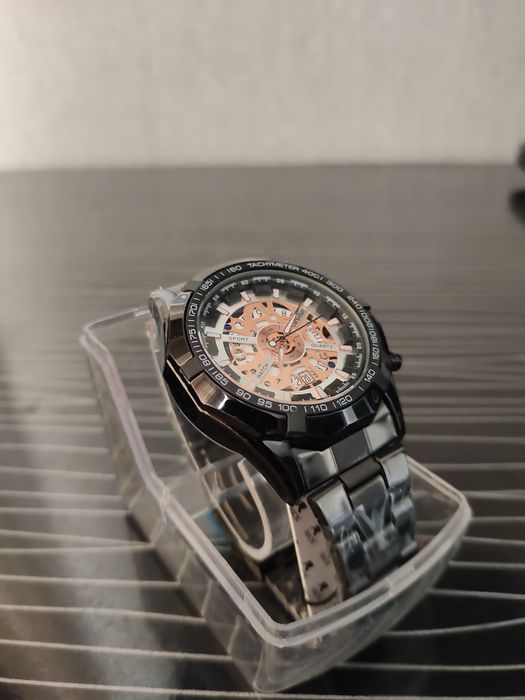 Часы один новый, две б/у