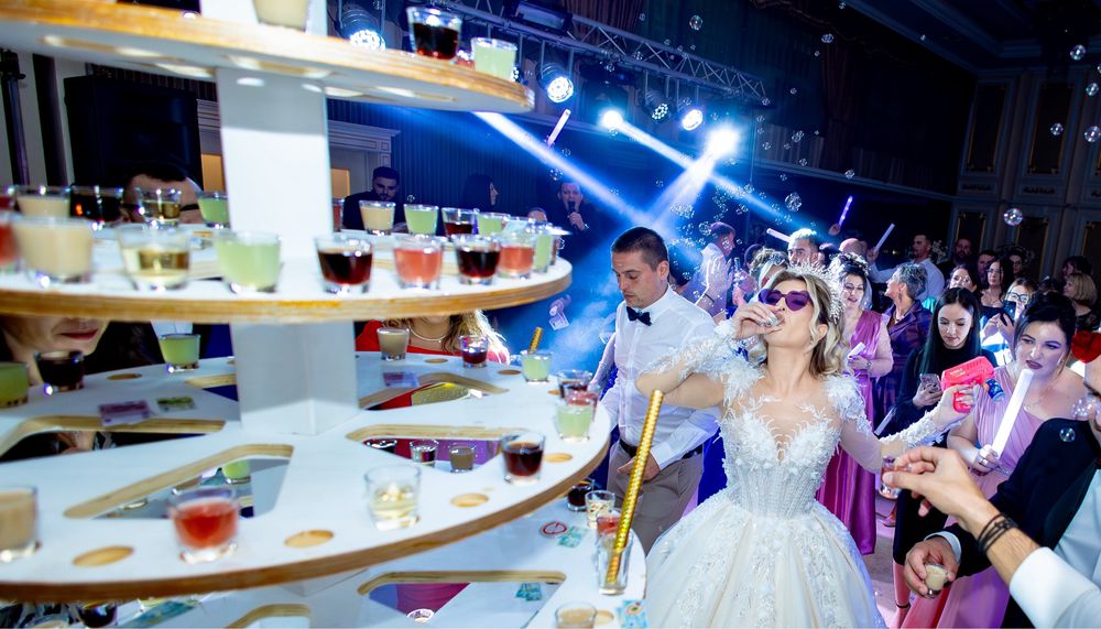 coroniță deosebită de prințesă cu pietre prețioase.