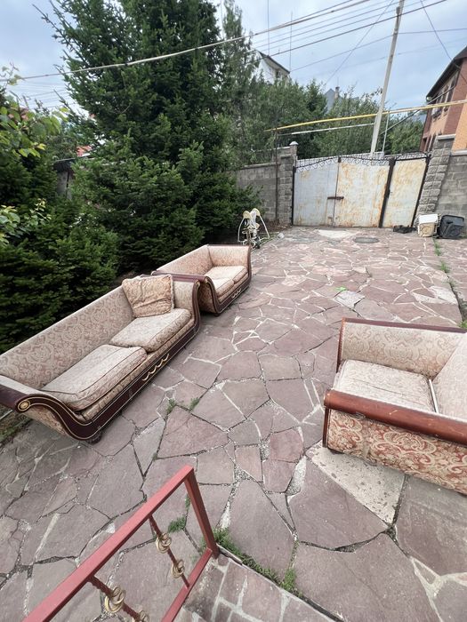 Диваны, кресло , компелкт . Отдам бесплатно