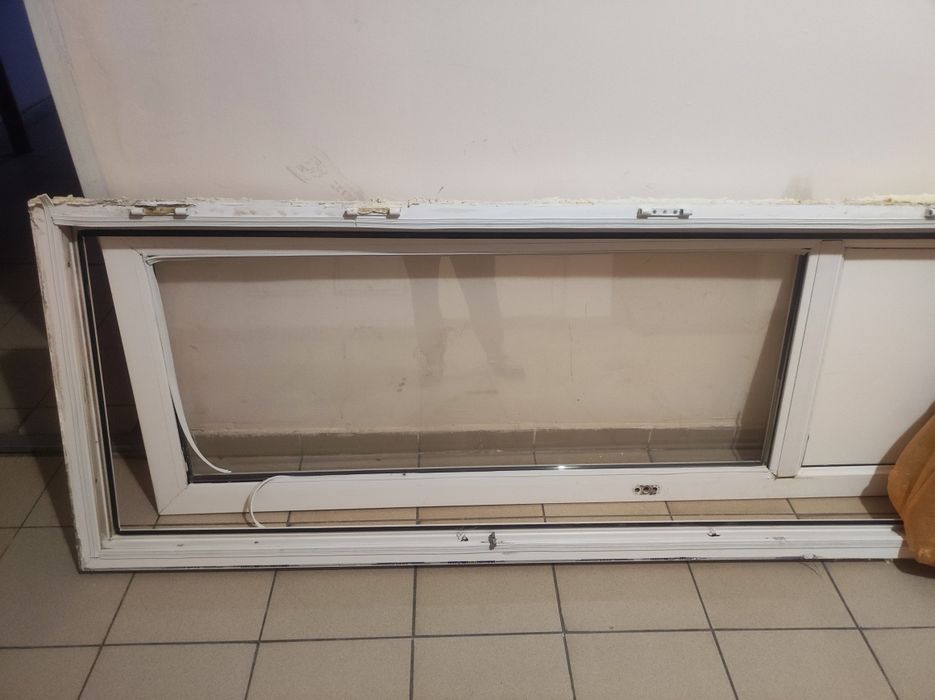 Продам БУ Пластиковый дверь на балкон, самовывоз