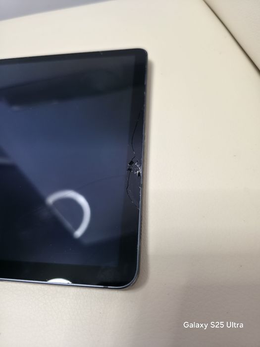 Samsung Galaxy Tab S9 128GB (Lovită, touch-ul funcționează parțial)