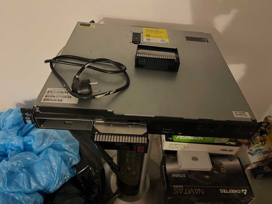 Vand server  Server HP ProLiant DL320e Gen8 cu SAS Hdd western digital 8 TB