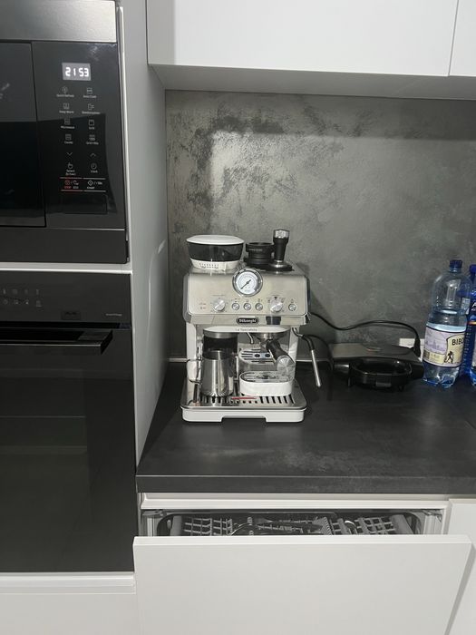 Vand Delonghi la Specialista Arte