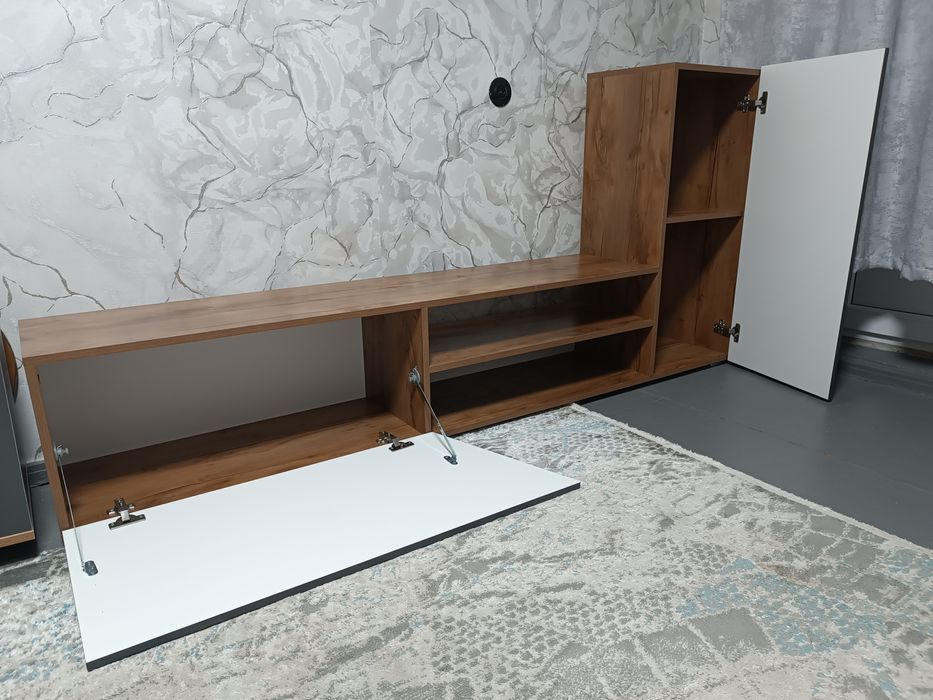 Телевизионная тумба