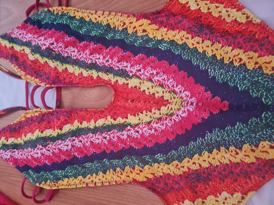 Бутиков цял бански и парео / универсален размер