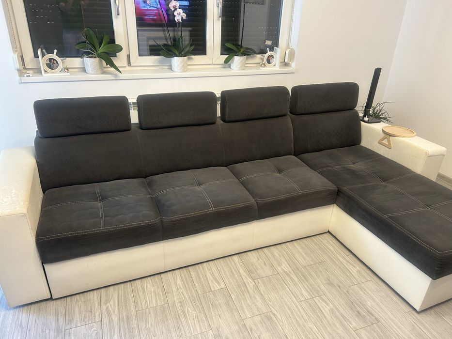 Oferta!!! Pret redus 15 milioane. Coltar    extensibil cu lada de depozitare. Nu ofer transport !