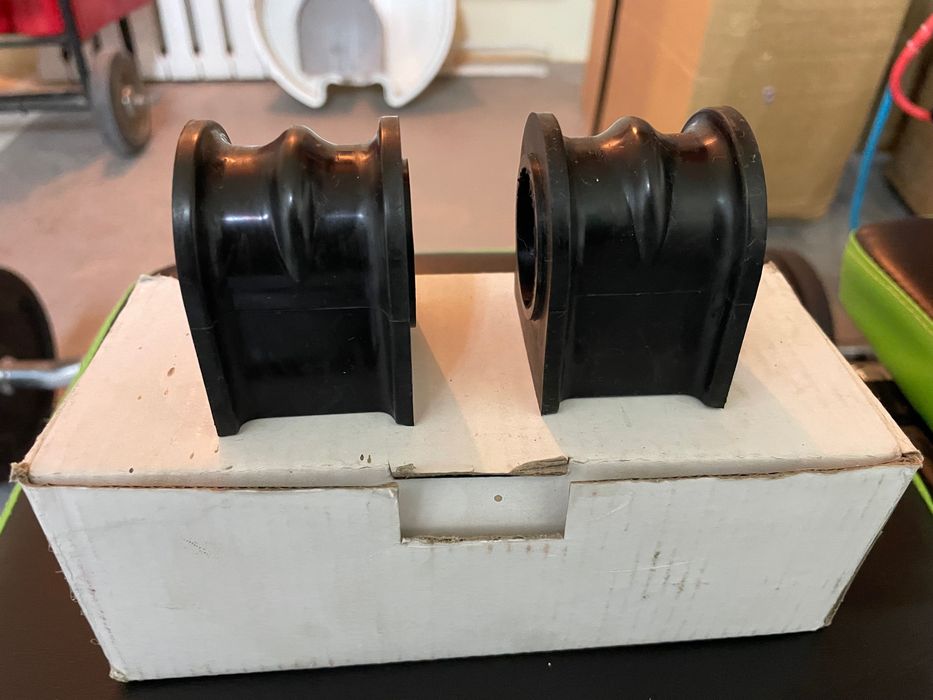 Втулки за предна стабилизираща щанга за Ford Mustang S197 - 31 mm