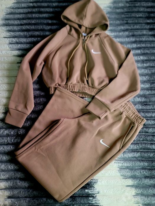 В наличии женская двойка Nike производство корея утеплённые