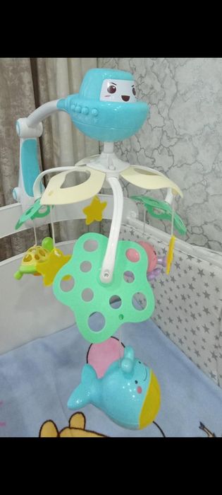 Продам вешается на кроватку