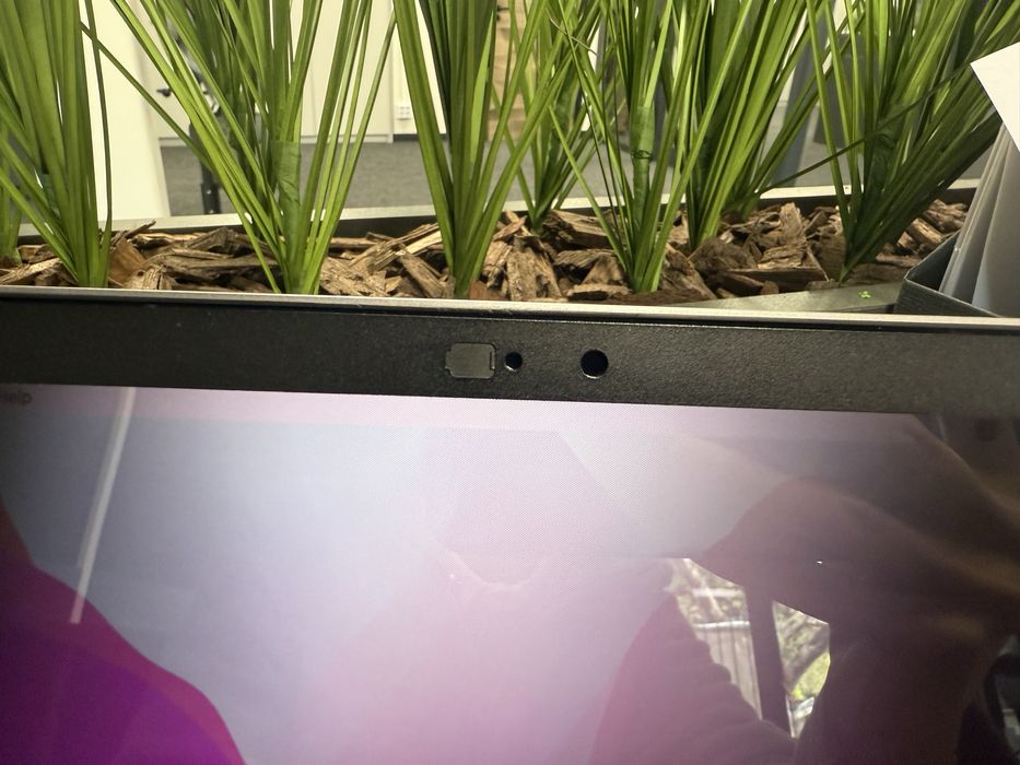 MacBook Pro 13-inch, 2019, Retina IRIS Plus, Touch Bar - Перфектен