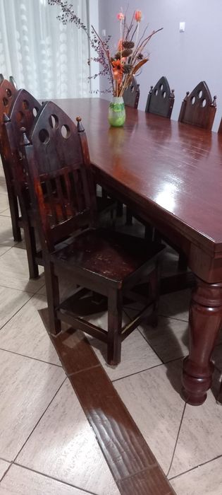 Vand masa si scaune 12 persoane