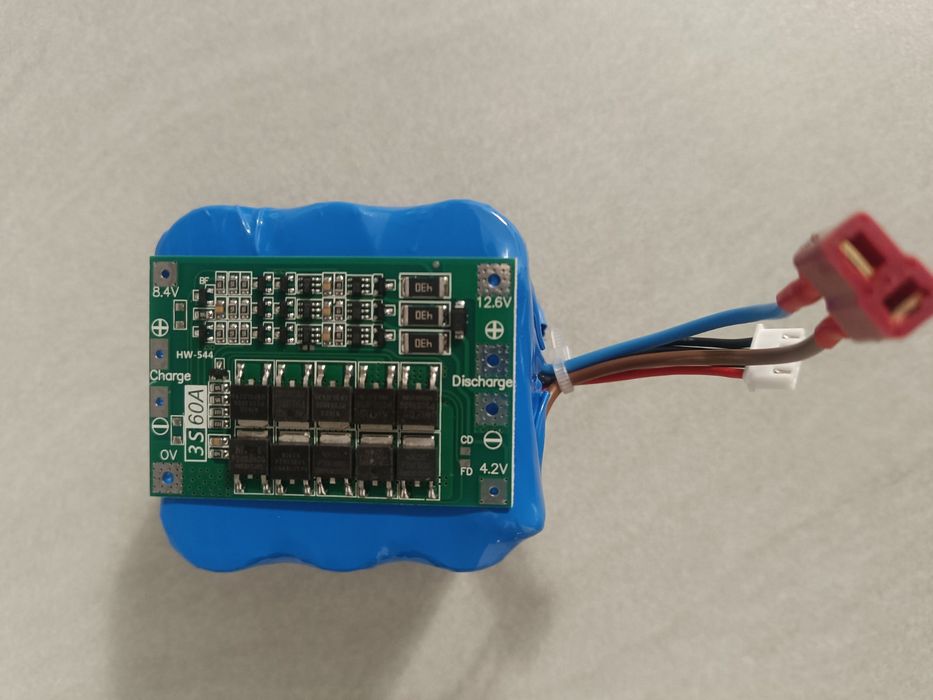 Изработка по заявка на батерии за лодка за захранка с гаранция