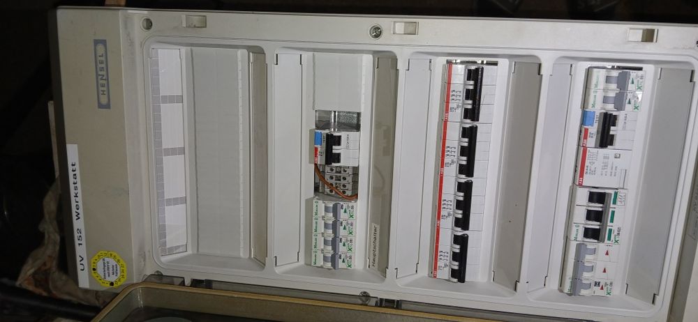 Titlu:2x Tablou electric industrial Hensel trifazic 400V complet echip