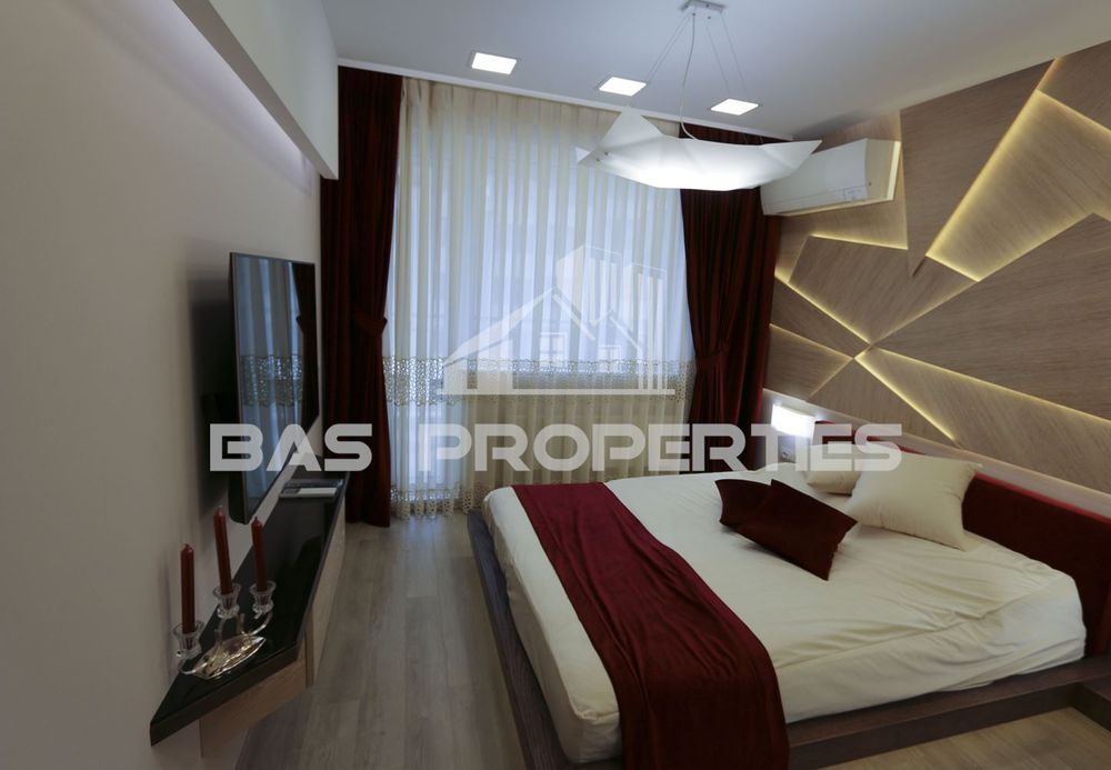 Дава се под наем Тристаен апартамент в София, Център - 119 кв.м за 1136.79 € - Снимка #1